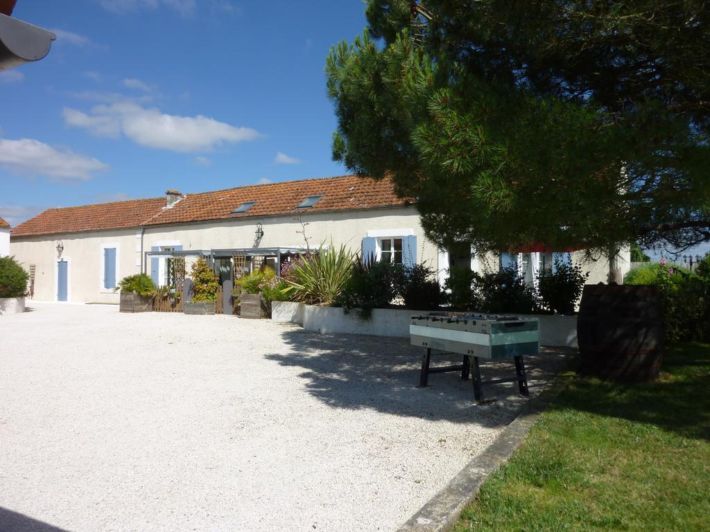 Le Comptoir Des Ecoliers Gémozac Exterior foto